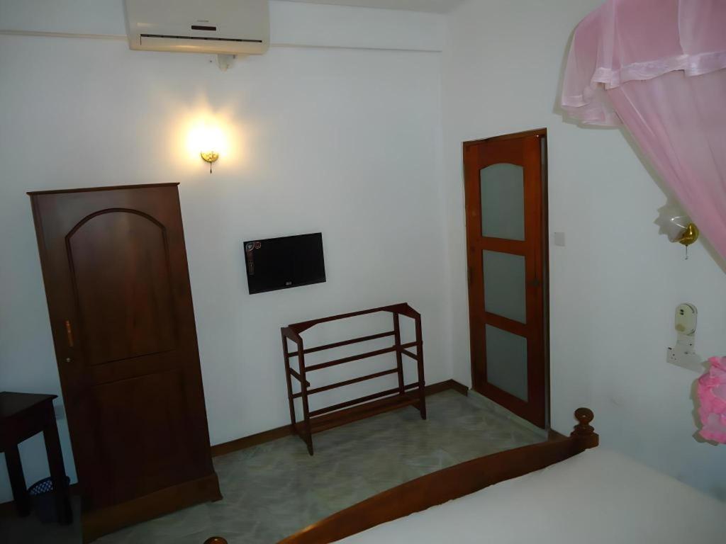Kent Hotel Tissamaharama Exterior foto