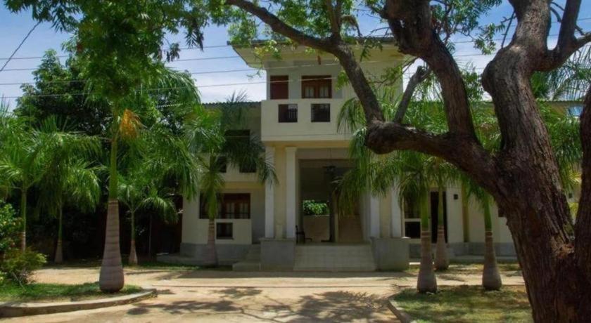 Kent Hotel Tissamaharama Exterior foto